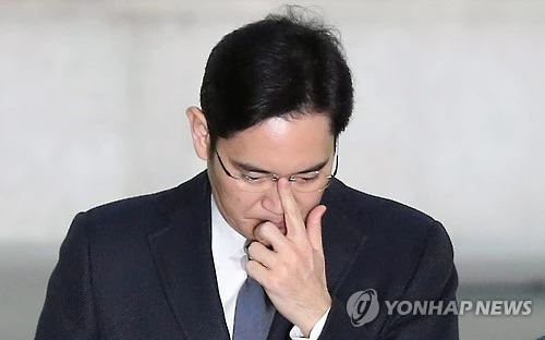 Ông Lee Jae-yong tại Văn phòng công tố đặc biệt ngày 16-2. Ảnh: YONHAP