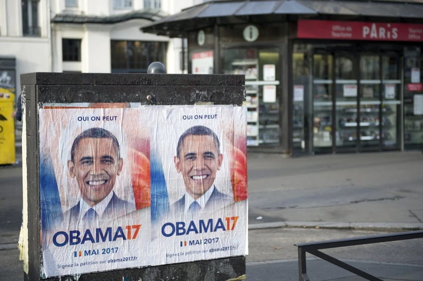 Áp phích Obama17 được trưng bày trên đường phố Paris (Pháp) ngày 23-2. Ảnh: GETTY IMAGES