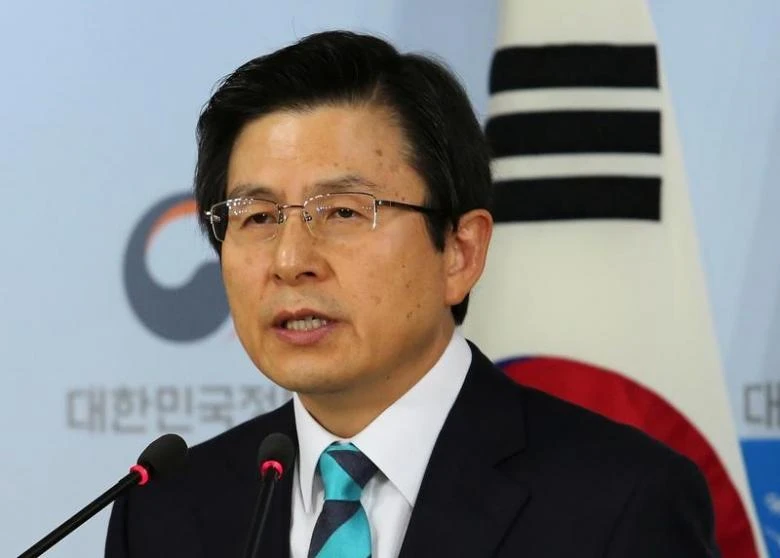 Thủ tướng kiêm Quyền Tổng thống Hàn Quốc Hwang-kyo-ahn phát biểu tại cuộc họp báo mừng năm mới ở Seoul ngày 23-1. Ảnh: REUTERS