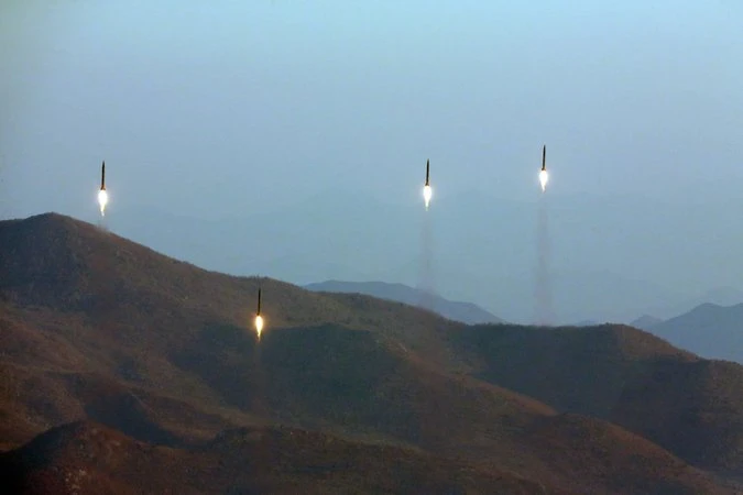 4 tên lửa đạn đạo của Triều Tiên được phóng ngày 6-3. Ảnh: KCNA