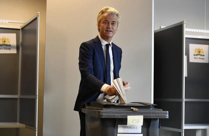 Ông Geert Wilder tại điểm bỏ phiếu ngày 15-3. Ảnh: REUTERS