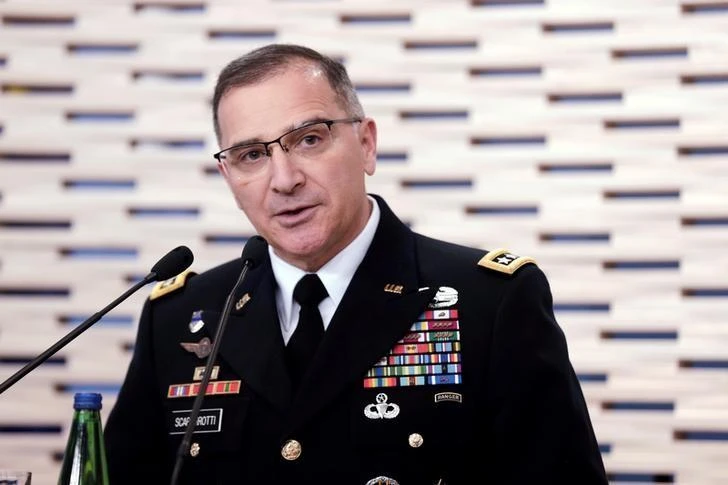 Tướng Curtis Scaparrotti, Tư lệnh tối cao quân đội NATO trong một cuộc họp báo tại Estonia ngày 14-3. Ảnh: REUTERS