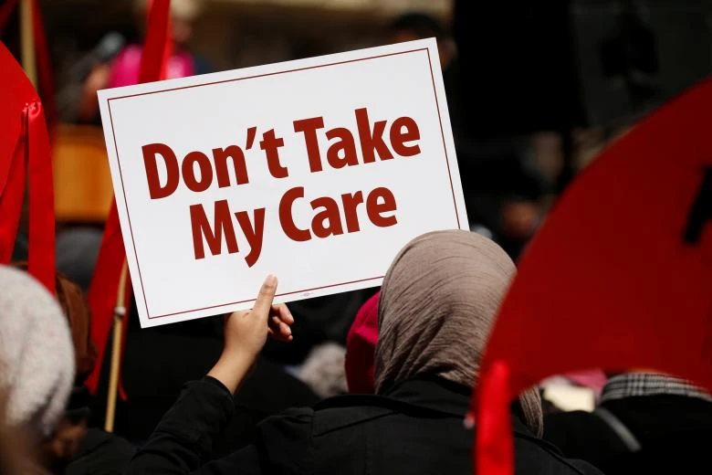 Biểu tình phản đối hủy bỏ Obamacare ở thủ đô Washington (Mỹ) ngày 23-3. Ảnh: REUTERS