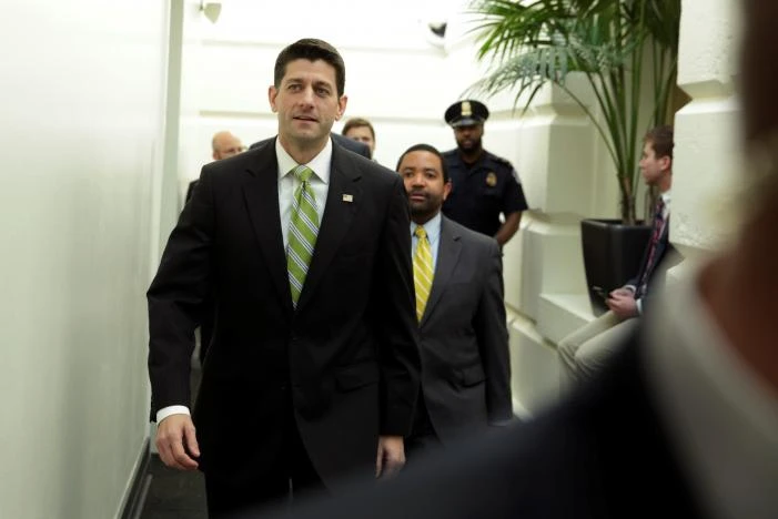 Chủ tịch Hạ viện Paul Ryan đến Quốc hội ngày 24-3, trước thời điểm dự luật bảo hiểm y tế thay thế Obamacare bị Hạ viện hủy bỏ phiếu. Ảnh: REUTERS