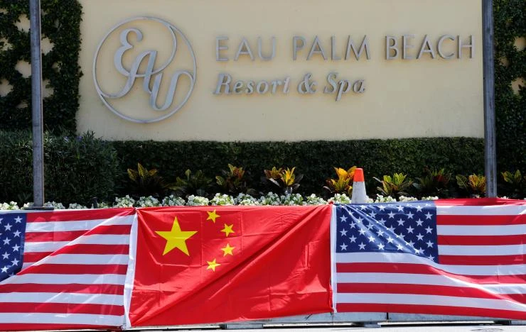 Công tác chuẩn bị đón Chủ tịch Tập tại khu nghỉ mát Eau Palm Beach Resort and Spa kế bên Mar-a-Lago của Tổng thống Trump, ngày 5-4. Ảnh: REUTERS