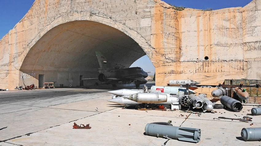 Một góc căn cứ không quân Shayrat của Syria bị tên lửa Tomahawk của Mỹ làm hư hại. Ảnh: THE DRIVE