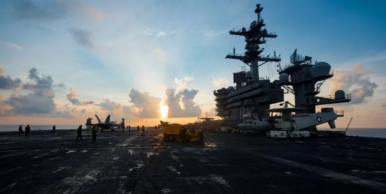Tàu sân bay USS Carl Vinson trên biển Đông ngày 8-4-2017. Ảnh: REUTERS