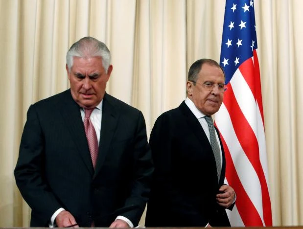 Hai Ngoại trưởng Nga Lavrov (phải) và Mỹ Tillerson tại cuộc họp báo ngày 12-4 ở Moscow (Nga). Ảnh: REUTERS