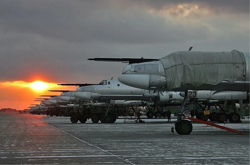 Máy bay ném bom TU-95 tại căn cứ không quân Engels của Nga. Ảnh: WIKIPEDIA