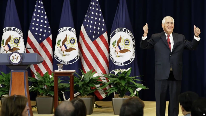 Ngoại trưởng Mỹ Rex Tillerson phát biểu trước nhân viên Bộ Ngoại giao ngày 3-6. Ảnh: AP