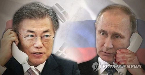 Tổng thống Hàn Quốc Moon và Tổng thống Nga Putin có cuộc điện đàm ngày 12-5. Ảnh: REUTERS