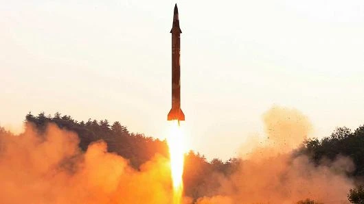 Tên lửa đạn đạo Triều Tiên trong một lần phóng thử. Ảnh: KCNA công bố ngày 30-5