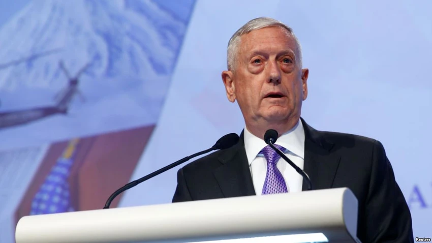 Bộ trưởng Quốc phòng Mỹ James Mattis chỉ trích mạnh Trung Quốc về biển Đông tại Đối thoại Shangri-La. Ảnh: REUTERS