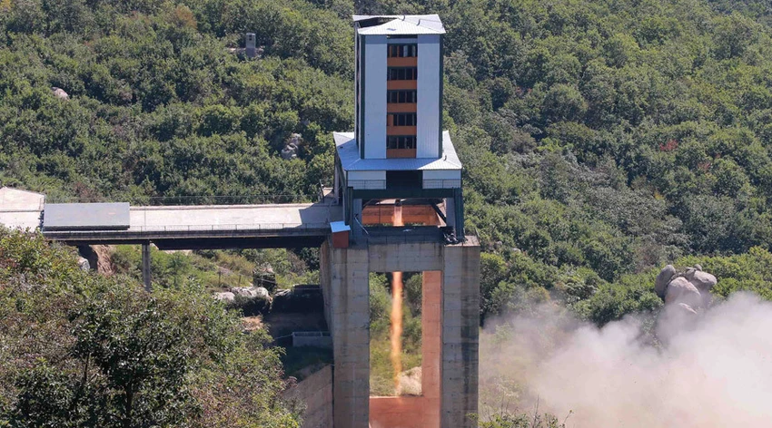 Một vụ thử động cơ tên lửa Triều Tiên ở Trung tâm Không gian Sohae ở Bình Nhưỡng. Ảnh: KCNA