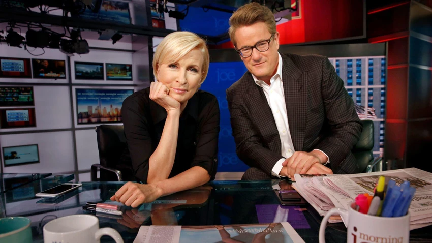 Hai nhà báo Brzezinski và Scarborough. Ảnh: LOS ANGELES TIMES