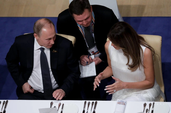 Ông Putin và bà Trump tại bữa tiệc tối 7-7. Ảnh: GETTY IMAGES