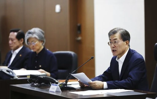 Tổng thống Hàn Quốc Moon Jae-in họp khẩn Hội đồng An ninh Quốc gia ngày 29-7. Ảnh: AP