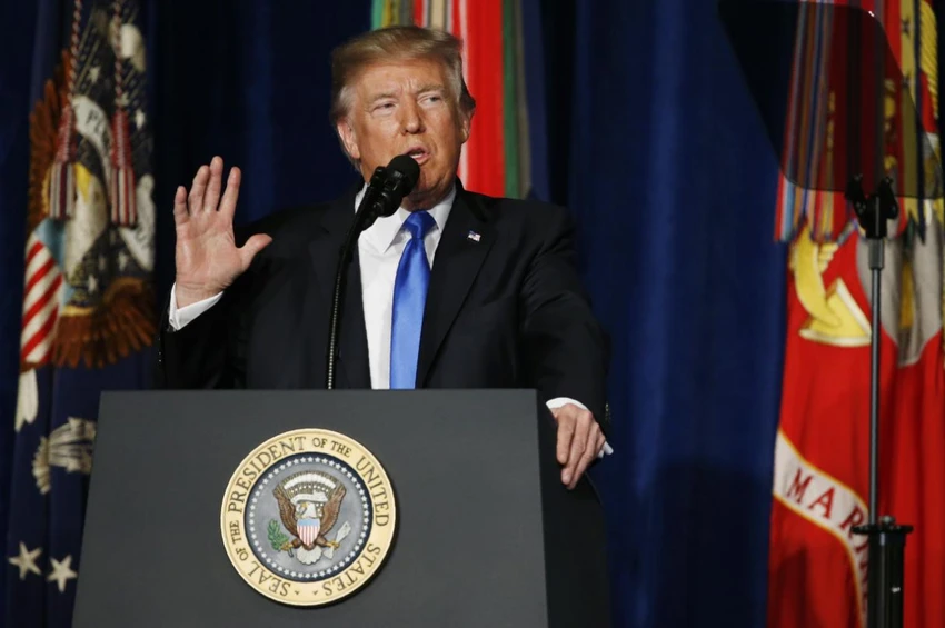 Tổng thống Mỹ Trump thông báo chính sách với Afghanistan tại căn cứ Myer-Henderson Hall, Virginia (Mỹ) đêm 21-8. Ảnh: REUTERS
