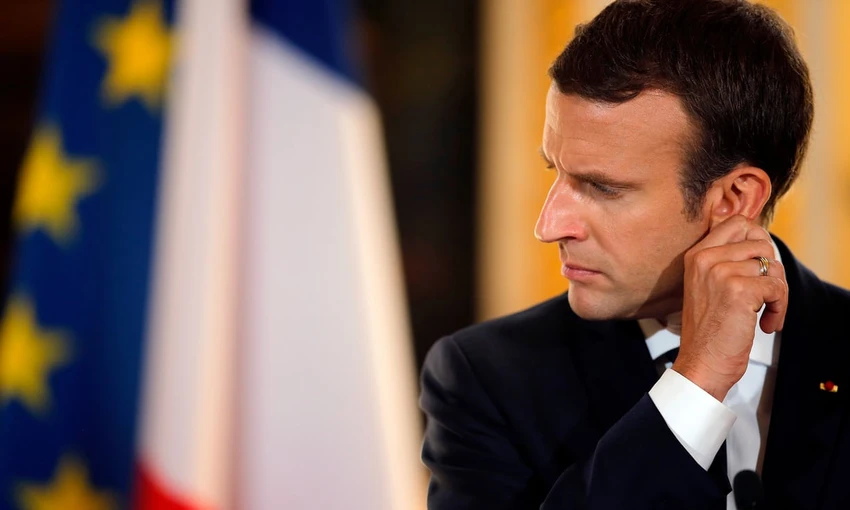 Chàng trai vàng châu Âu, Tổng thống Pháp Macron bắt đầu đảo ngược chiến lược im lặng hy vọng tìm lại sự lấp lánh đang dần mất đi. Ảnh: AP