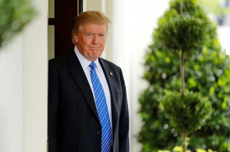 Tổng thống Trump trong lúc chờ đón Thủ tướng Malaysia Najib Razak tại Nhà Trắng ngày 12-9. Ảnh: REUTERS
