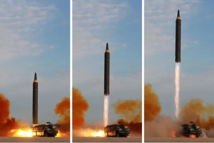 Triều Tiên phóng tên lửa Hwasong-12 ngang qua Nhật ngày 15-9. Ảnh: KCNA
