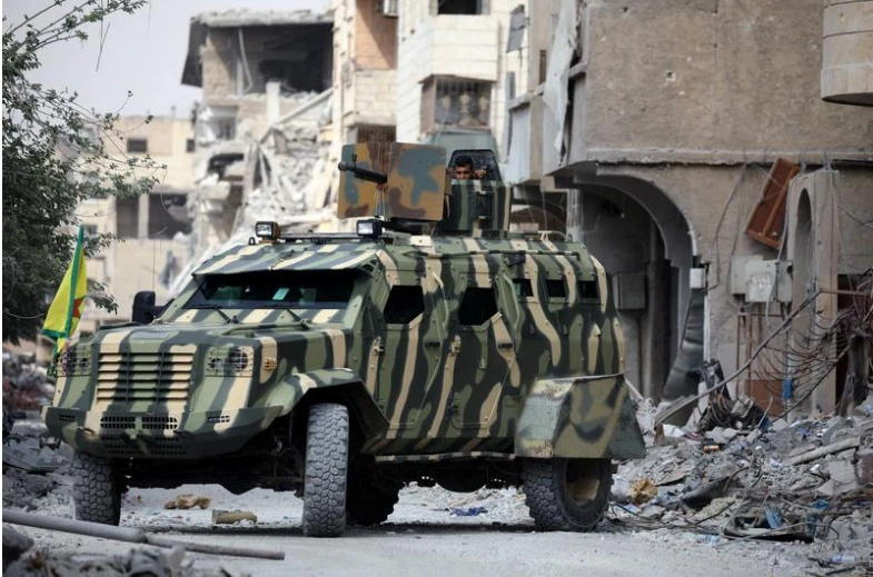Xe tăng SDF tại Raqqa (Syria) ngày 16-9. Ảnh: REUTERS