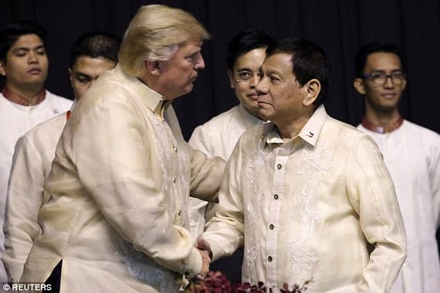 Mỹ hy vọng quan hệ đồng minh sẽ được cải thiện sau cuộc gặp giữa Tổng thống Philippines Rodrigo Duterte (phải) và Tổng thống Mỹ Donald Trump. Ảnh: PHISTAR