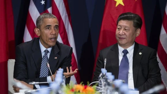 Tổng thống Mỹ Barack Obama (trái) và Chủ tịch Tập Cận Bình tại Pháp ngày 30-11-2015. Ảnh: AP