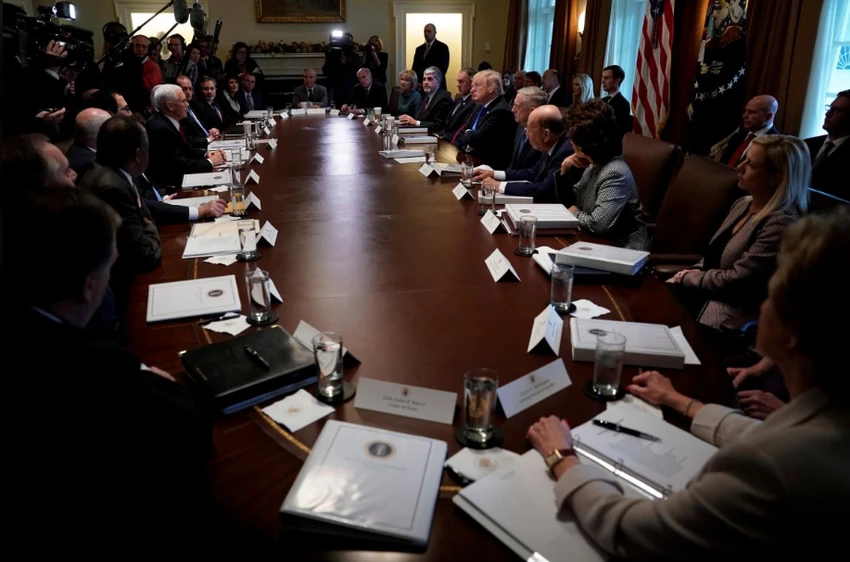 Nội các Mỹ họp tại Nhà Trắng ngày 20-12. Ảnh: REUTERS