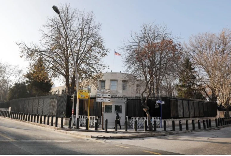 Đại sứ quán Mỹ ở Ankara (Thổ Nhĩ Kỳ) ngày 20-12. Ảnh: REUTERS