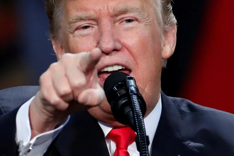 Tổng thống Mỹ Donald Trump tuyên bố nút hạt nhân của mình lớn mạnh hơn, đáp trả đe dọa từ lãnh đạo Triều Tiên Kim Jong-un. Ảnh: REUTERS
