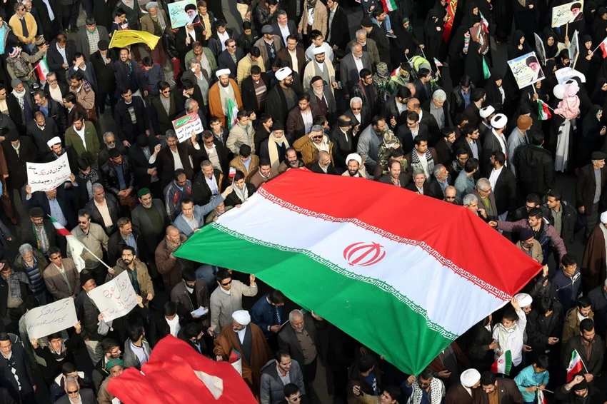 Biểu tình ở TP Mashhad (Iran) ngày 4-1. Ảnh: AFP