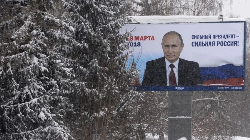 Một áp phích ủng hộ Tổng thống Nga Vladimir Putin ở Novosibirsk (Nga). Ảnh: SPUTNIK