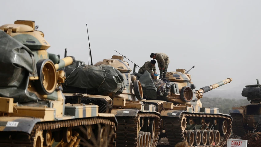 Xe tăng Thổ Nhĩ Kỳ tiến vào TP Afrin (Syria) ngày 22-1. Ảnh: REUTERS