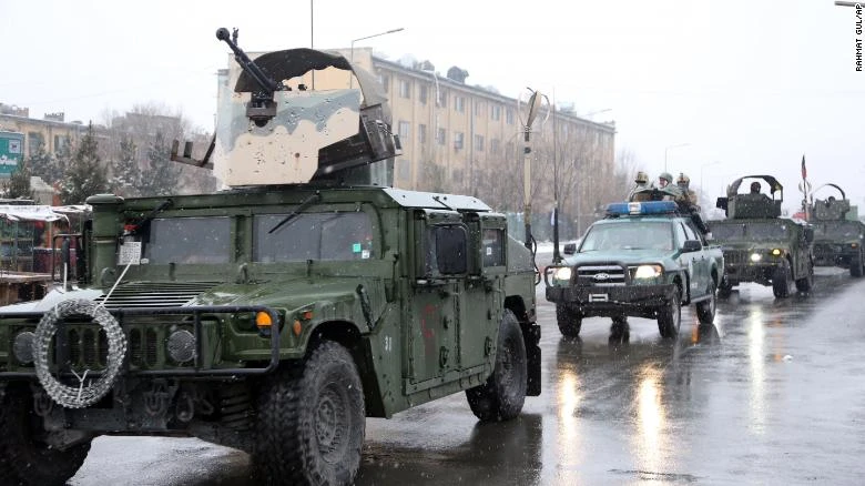 Xe cảnh sát Afghanistan đến hiện trường vụ tấn công học viện quốc phòng Marshal Fahim ở Kabul hồi tháng 1. Ảnh: CNN
