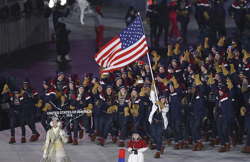 Đoàn VĐV Mỹ diễu hành trên sân vận động Olympic Pyeongchang trong lễ khai mạc Thế Vận Hội Mùa Đông 2018 tại Hàn Quốc tối 9-2. Ảnh: SHUTTERSTOCK