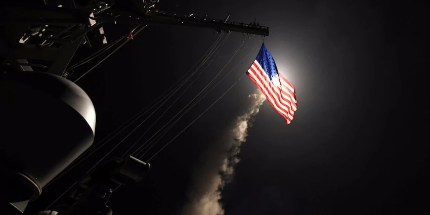 Pháp đưa ra 'lằn ranh đỏ' về khả năng đánh Syria ảnh 2 Mỹ nã tên lửa hành trình Tomahawk từ Địa Trung Hải vào Syria ngày 7-4-2017. Ảnh: REUTERS