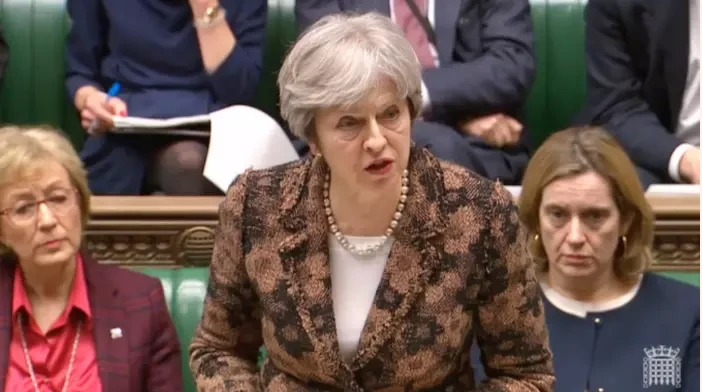 Thủ tướng Anh Theresa May cáo buộc Nga chịu trách nhiệm cho vụ đầu độc cựu điệp viên Sergei Skripal trước Hạ viện Anh ngày 12-3. Ảnh: REUTERS