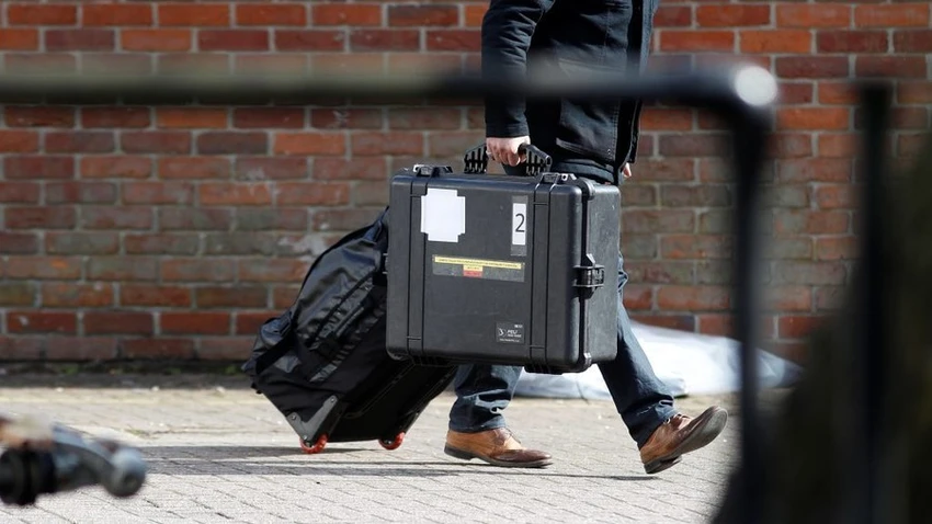 Các nhà điều tra OPWC đến Salisbury (Anh) ngày 21-3. Ảnh: REUTERS