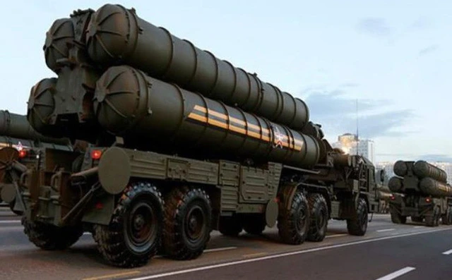 Tên lửa chống máy bay tiên tiến S-400 của Nga, loại vũ khí nhiều đồng minh Mỹ đang thỏa thuận mua của Nga. Ảnh: REUTERS