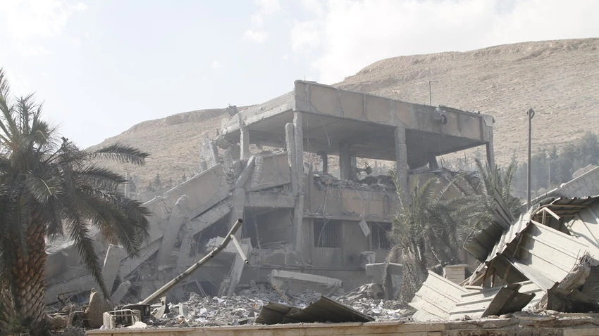 Trung tâm Nghiên cứu Khoa học ở quận Barzeh, thủ đô Damascus (Syria) bị phá hủy sau khi liên quân Mỹ-Anh-Pháp không kích vào sáng sớm 14-4. Ảnh: GLP