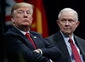 Tạm gác lại bất đồng, ông Trump thăm FBI