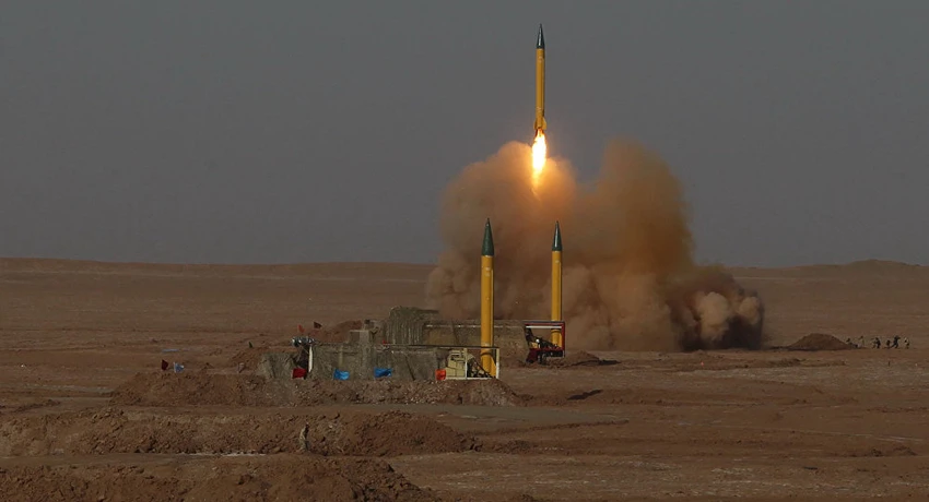 Tên lửa đất đối không Iran trong một lần phóng năm 2012. Ông Trump chỉ trích thỏa thuận hạt nhân không đủ sức kiềm chế Iran khi không bao gồm chương trình tên lửa nước này. Ảnh: FARS
