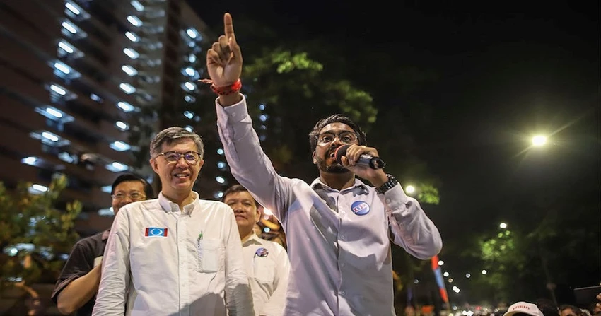 Anh P. Prabakaran (phải) nói sẽ đại diện tiếng nói người trẻ Malaysia, sẽ thuyết phục thêm nhiều người trẻ tham gia chính trị. Ảnh: