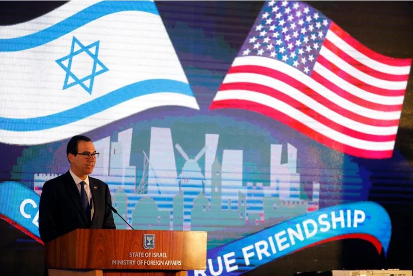 Bộ trưởng Tài chính Mỹ Steven Mnuchin phát biểu trong buổi lễ xác nhận di dời đại sứ quán Mỹ từ Tel Aviv về Jerusalem, tại Bộ Ngoại giao Israel ngày 13-5. Ảnh: REUTERS