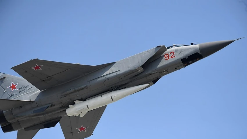 Máy bay chiến đấu MiG-31 được trang bị tên lửa siêu thanh Kinzhal. Ảnh: SPUTNIK
