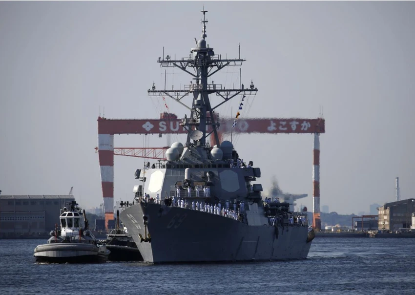 Tàu khu trục tên lửa USS Milius, một trong những tàu khu trục tiên tiến nhất của hải quân Mỹ, đến căn cứ hải quân Yokosuka (Nhật) ngày 22-5. Ảnh: REUTERS