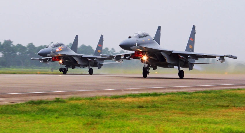 Máy bay chiến đấu Su-30 của không quân Trung Quốc. Ảnh: CNN