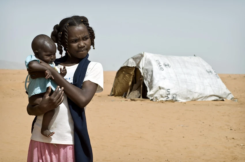 Các cô gái Sudan làm vợ làm mẹ khi còn rất trẻ. Ảnh: FLICKR