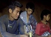 Huấn luyện viên đội bóng nhí còn ở trong hang động?
